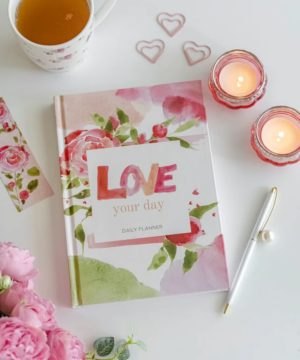 Love your day - Daily planner kansikuva.